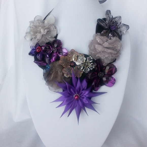 Ladies Necklace - Picture 1 of 1